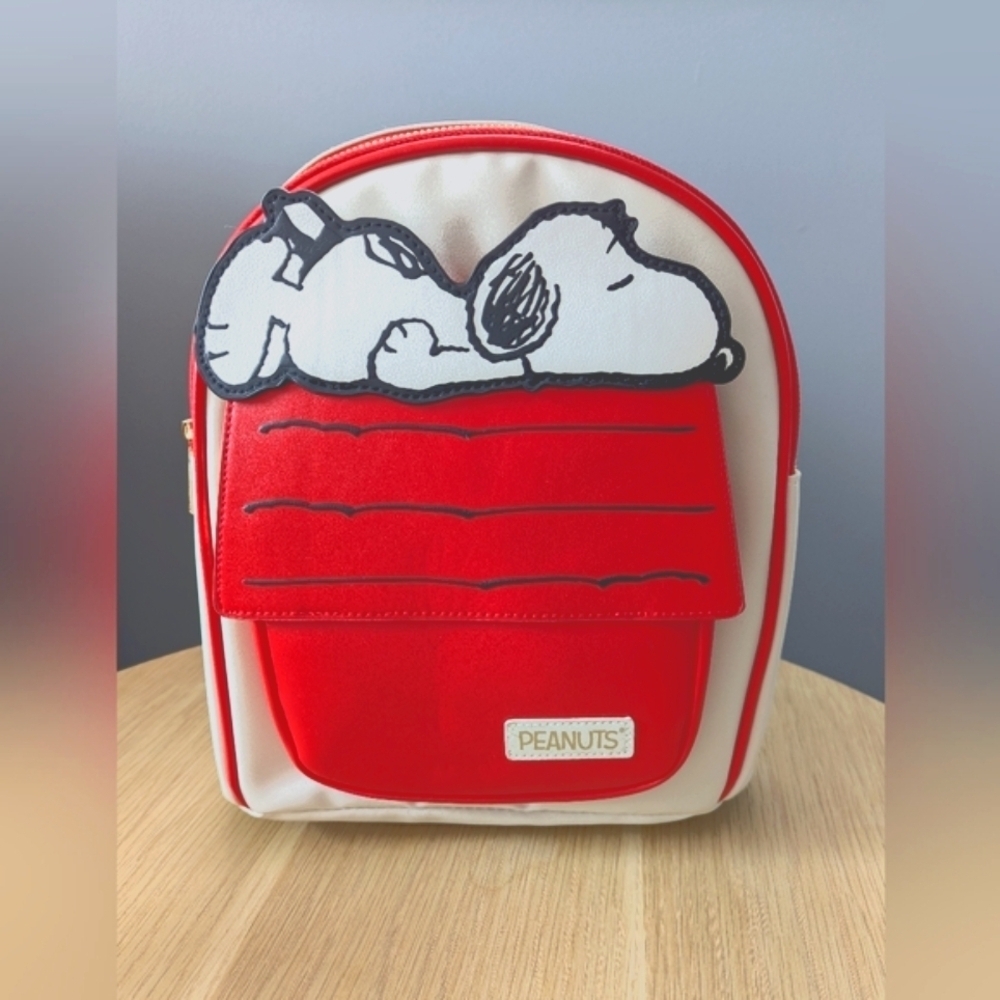 BNWT Peanuts Snoopy Knapsack/Backpack/Bag - Picture 1 of 16